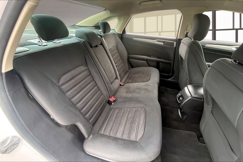 Used 2018 Ford Fusion SE w/ Fusion SE Technology Package image 23
