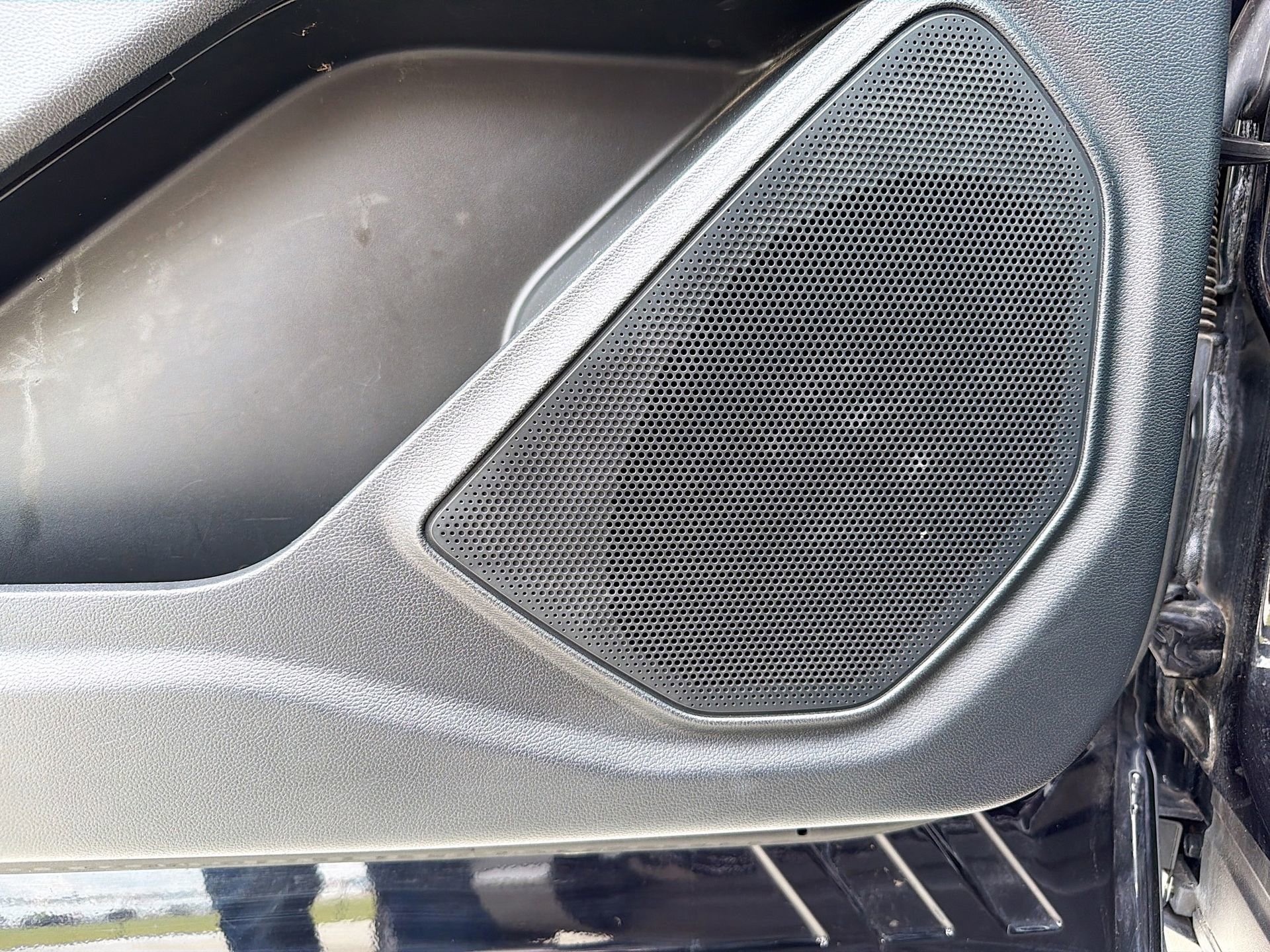 Used 2022 Ford Explorer XLT w/ Equipment Group 202A image 24