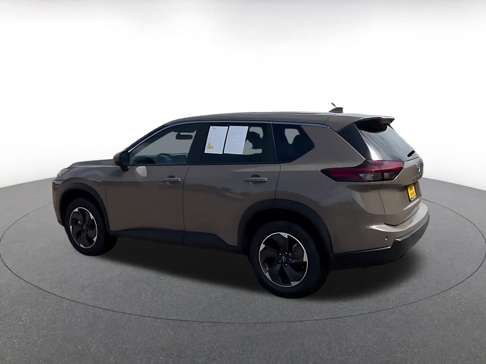 Used 2025 Nissan Rogue SV AWD/4WD image 10