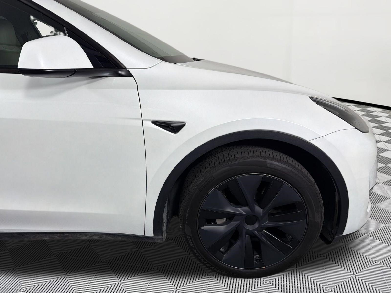 Used 2024 Tesla Model Y Long Range AWD/4WD image 13
