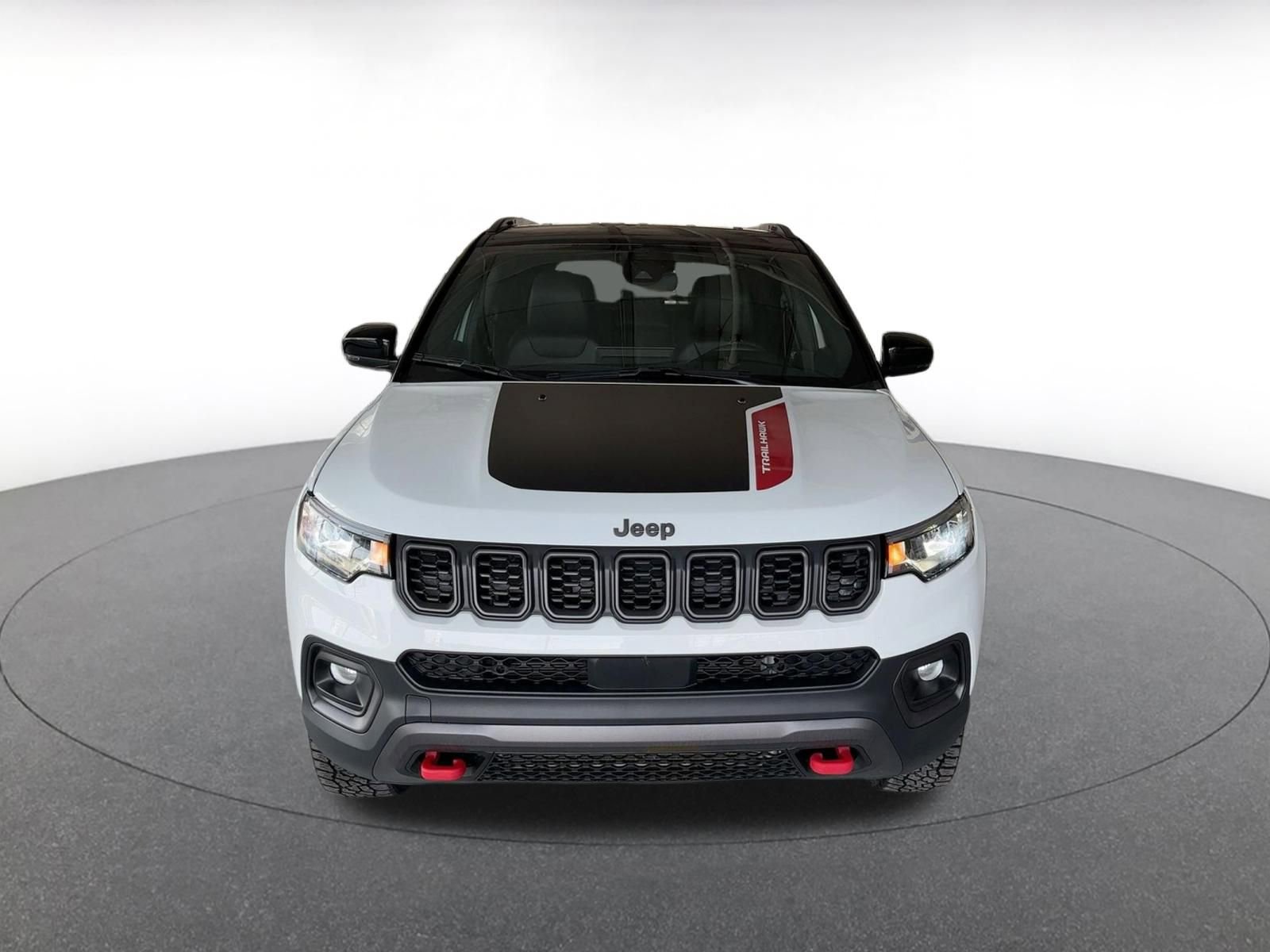Used 2025 Jeep Compass Trailhawk AWD/4WD image 5