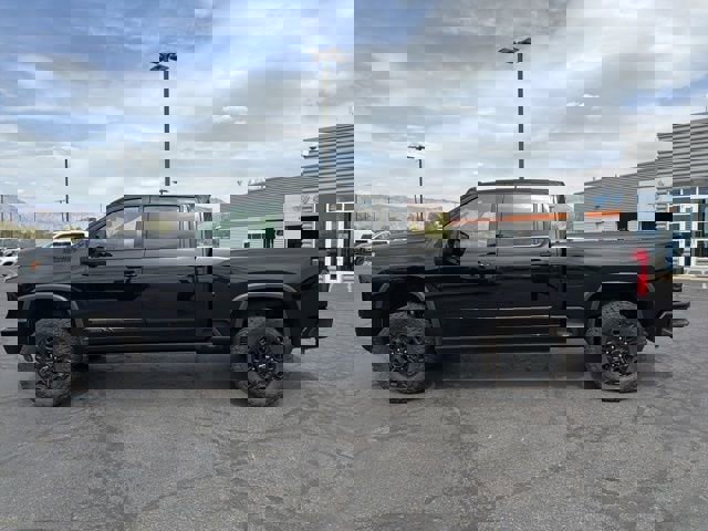 Used 2024 Chevrolet Silverado 2500 High Country w/ Midnight Edition image 11