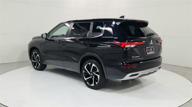 Used 2024 Mitsubishi Outlander SE image 6