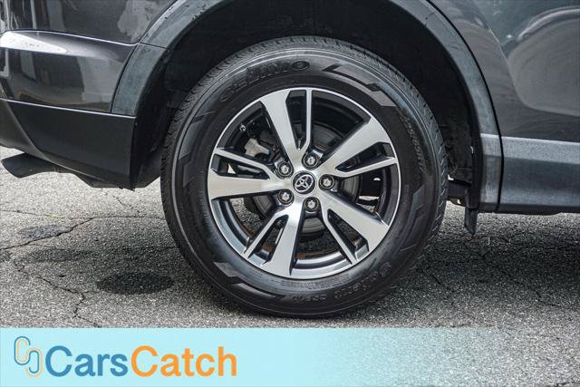 Used 2018 Toyota RAV4 XLE FWD image 16