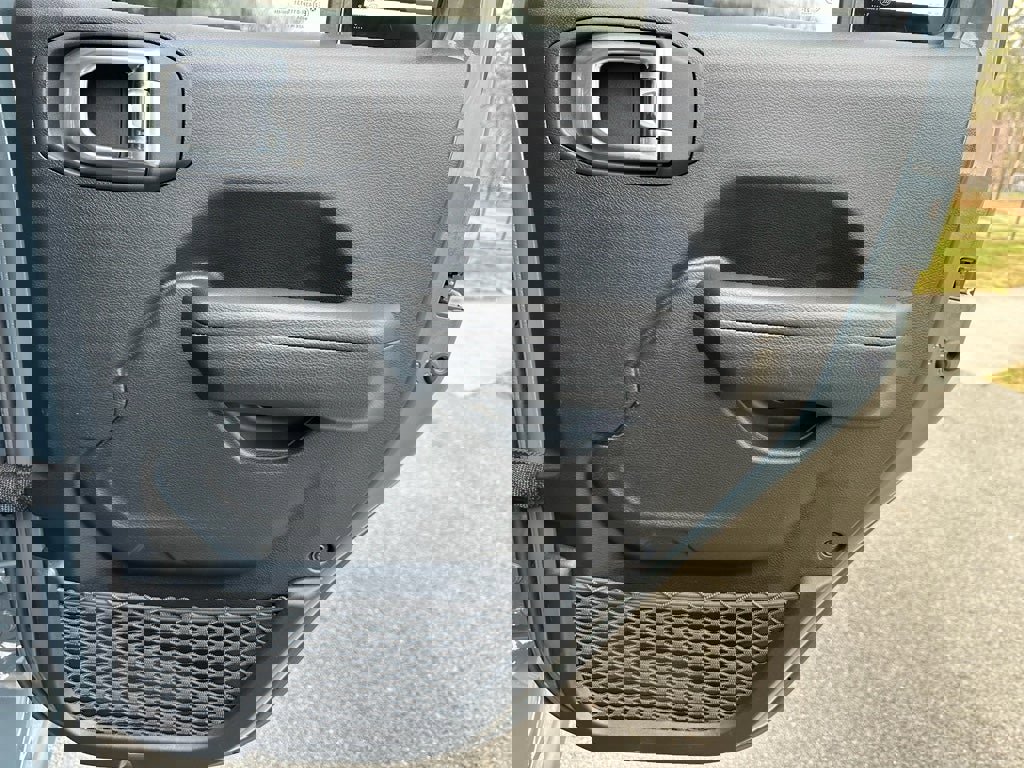 Used 2024 Jeep Wrangler Unlimited Rubicon w/ XTREMEE 35" Tire Package image 27