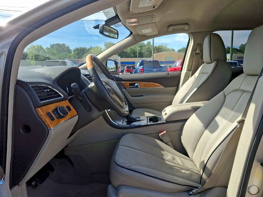 Used 2011 Lincoln MKX 2WD w/ 101A Rapid Spec Order Code image 12