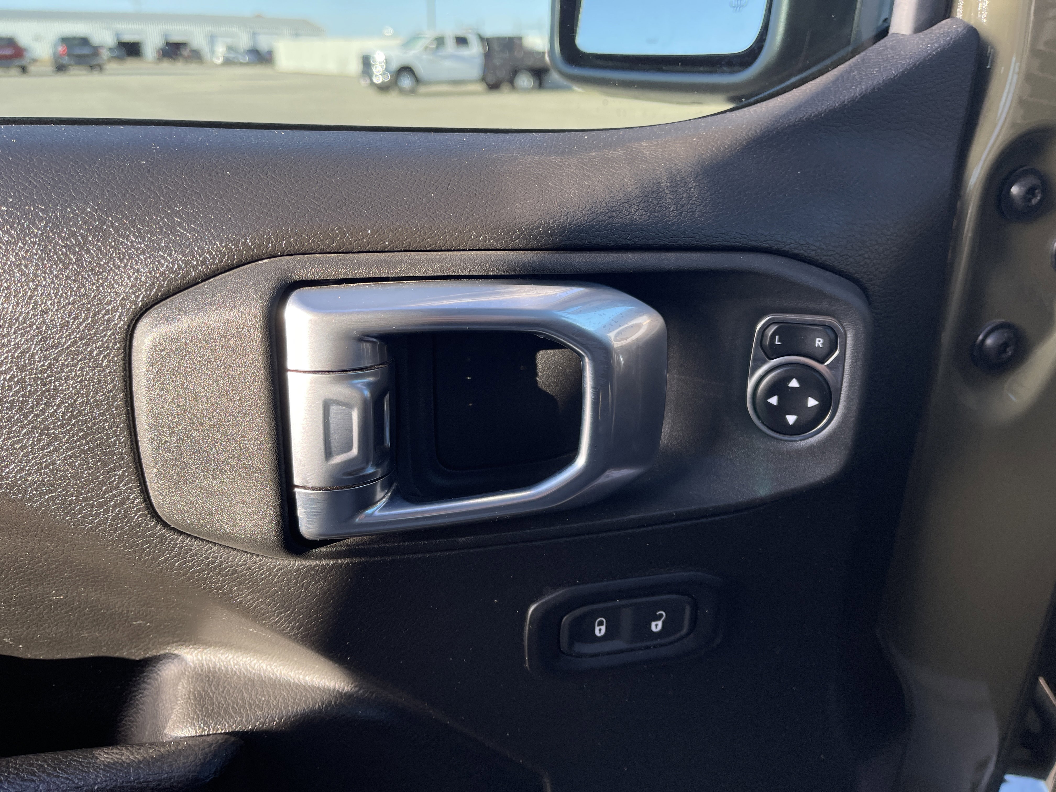 Used 2025 Jeep Gladiator Willys image 24