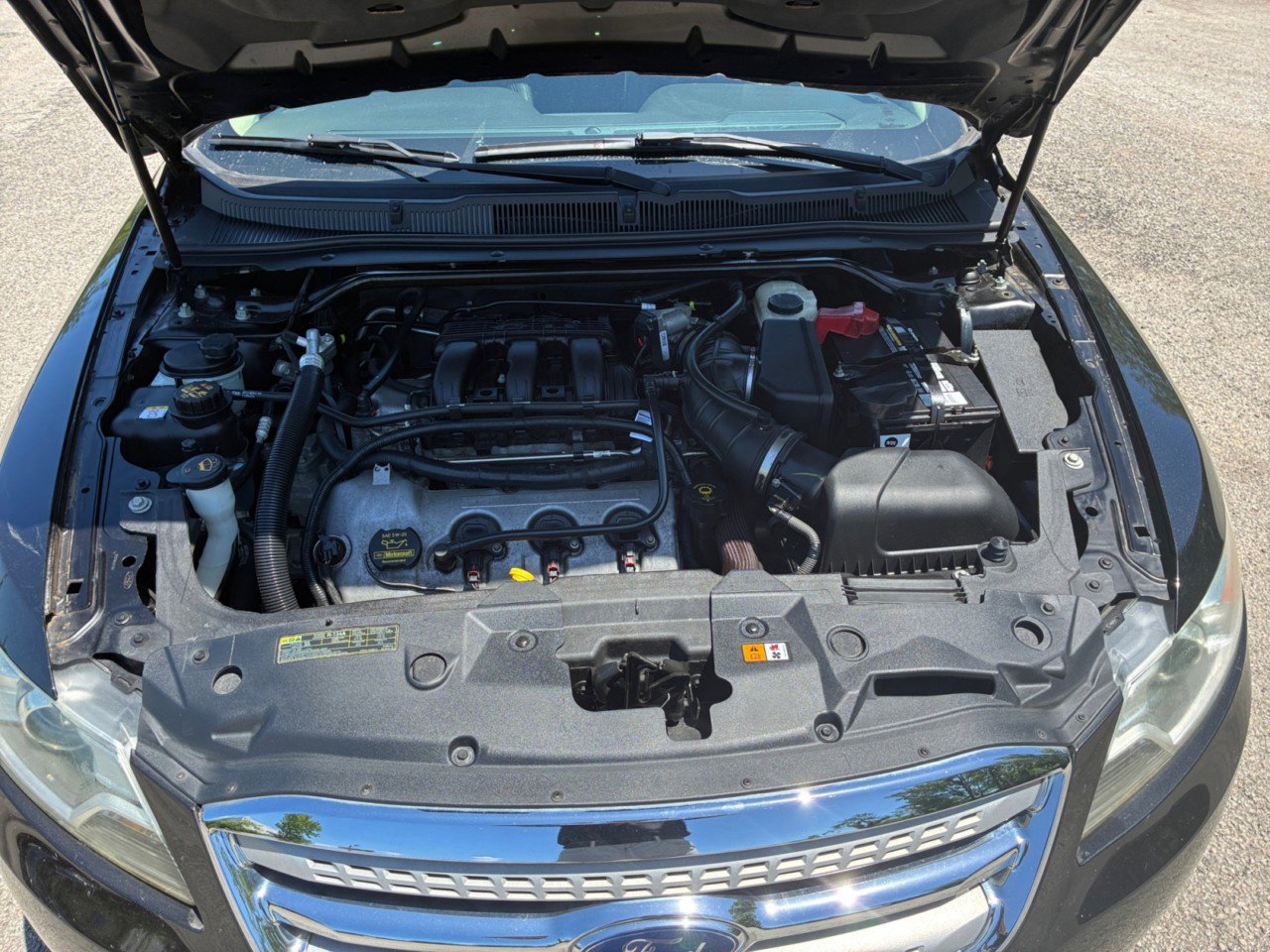Used 2010 Ford Taurus Limited FWD image 26