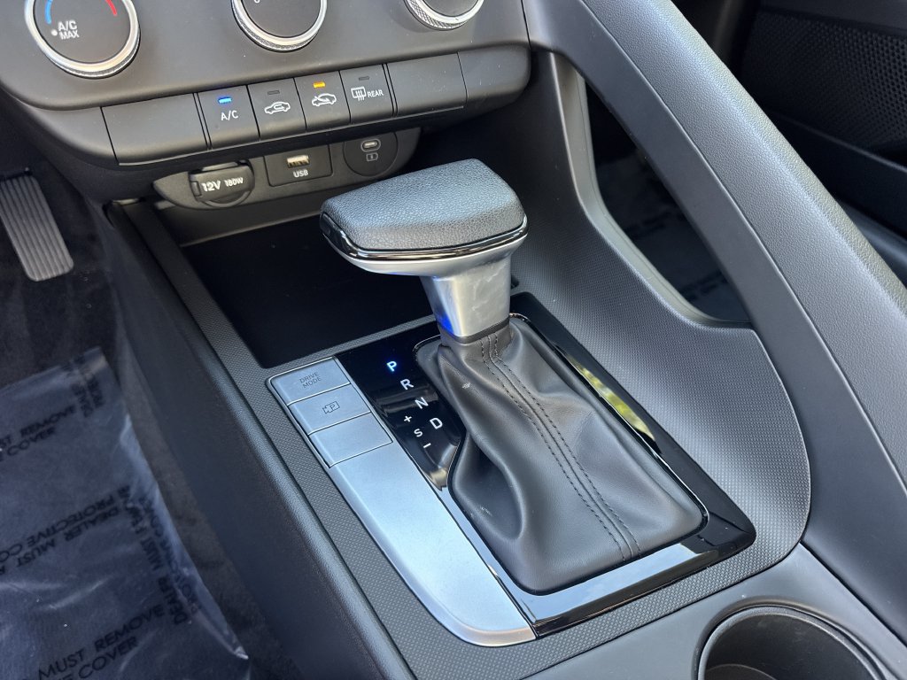 Used 2025 Hyundai Elantra SE FWD image 30