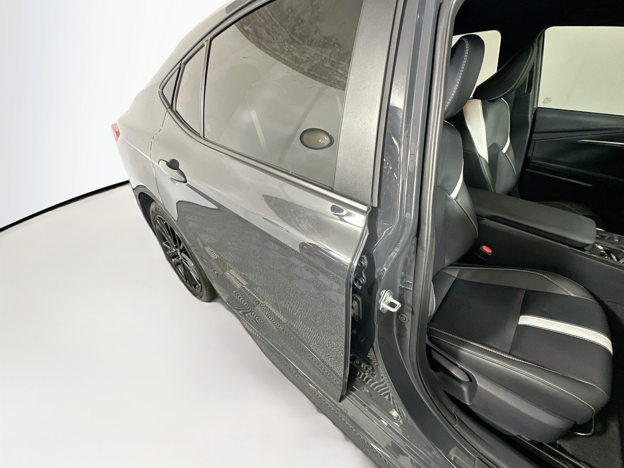 Used 2025 Toyota Camry SE w/ Convenience Package FWD image 28