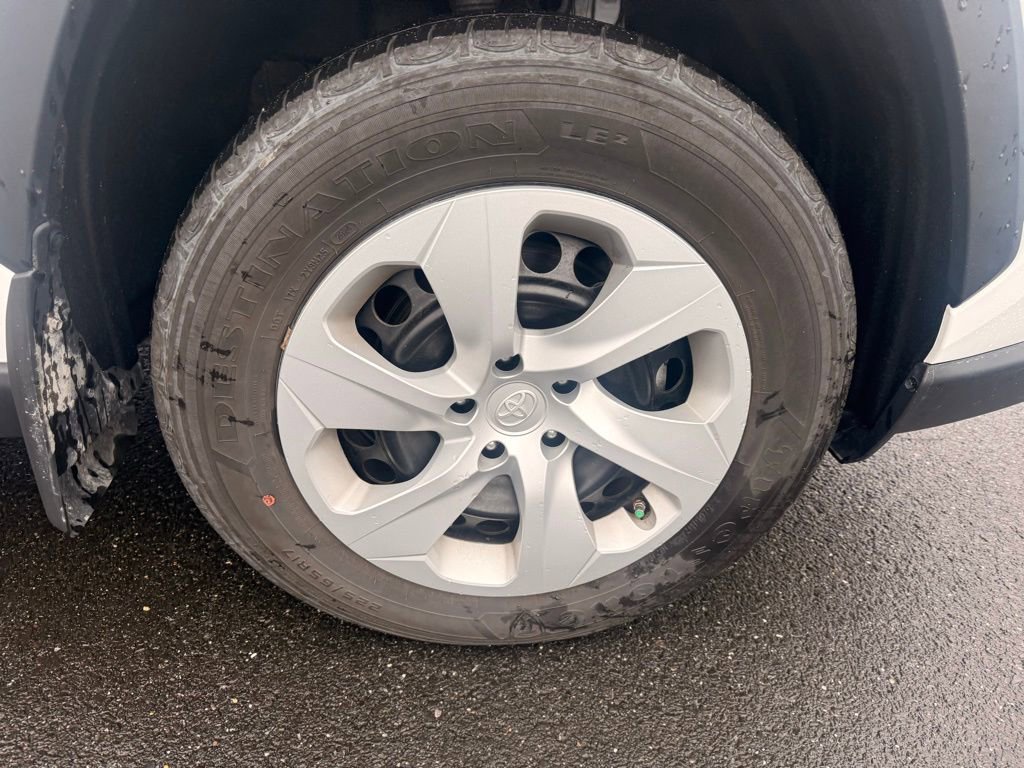 Used 2024 Toyota RAV4 LE image 9