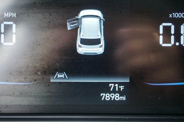 Used 2025 Hyundai Venue Limited image 16