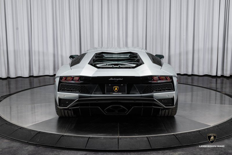 Used 2018 Lamborghini Aventador S image 33