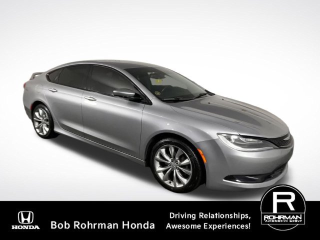 Used 2015 Chrysler 200 S w/ Comfort Group FWD image 2