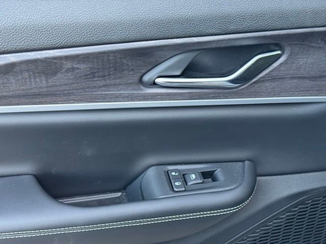 Certified 2024 Jeep Grand Cherokee Limited w/ Black Appearance Package image 18