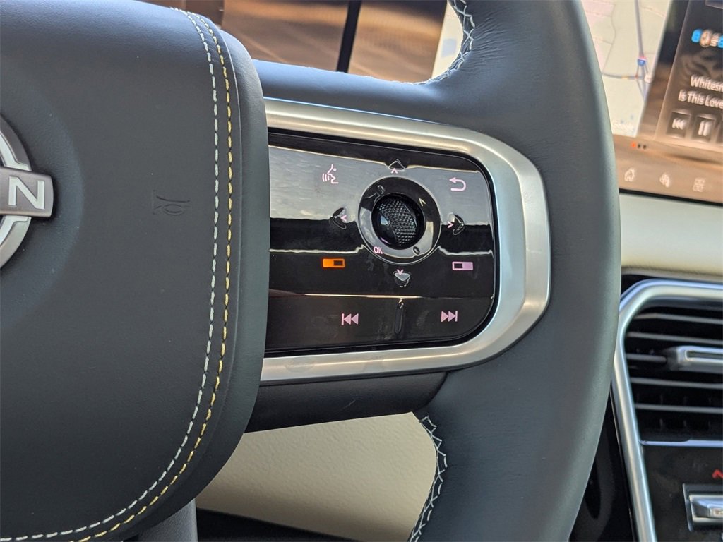 Used 2025 Nissan Armada Platinum Reserve image 31