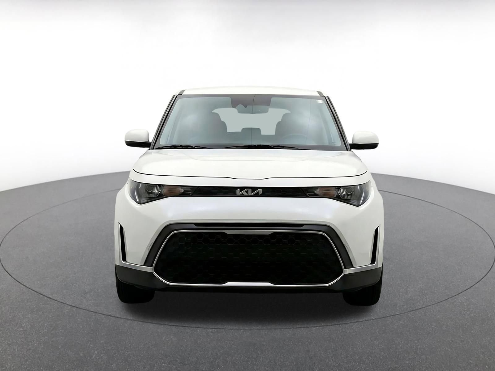 Used 2025 Kia Soul LX w/ LX Technology Package FWD image 2