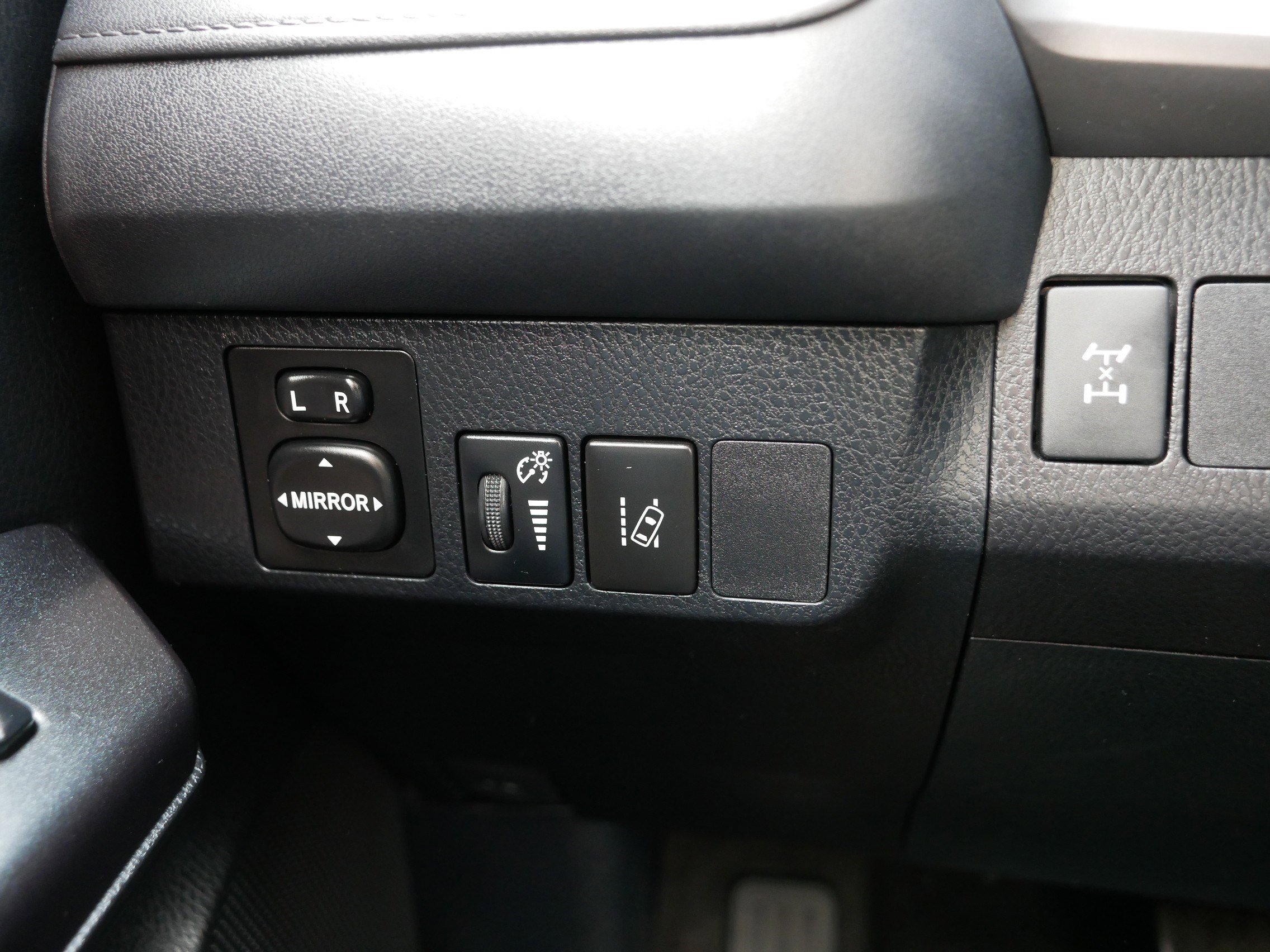 Used 2017 Toyota RAV4 LE w/ All Weather Liner Package AWD/4WD image 26