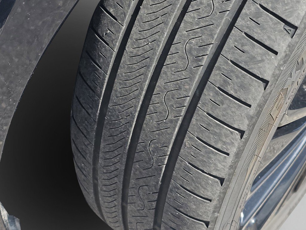 Used 2025 Toyota Prius AWD image 18