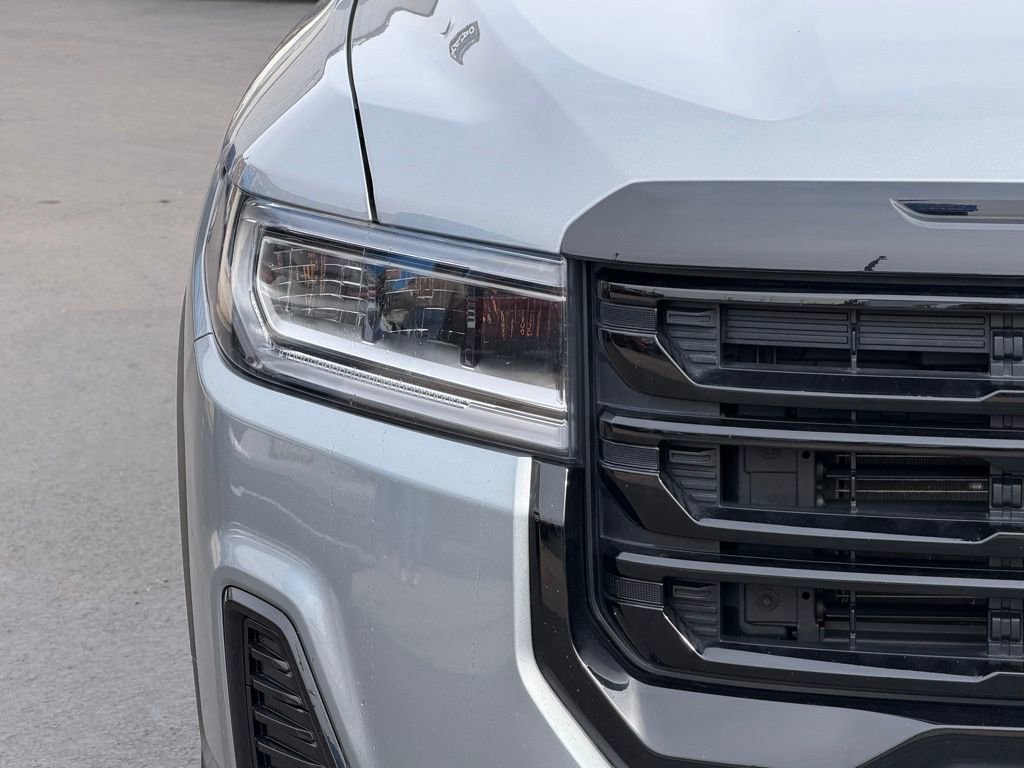 Used 2023 GMC Acadia SLE w/ Driver Convenience Package image 2