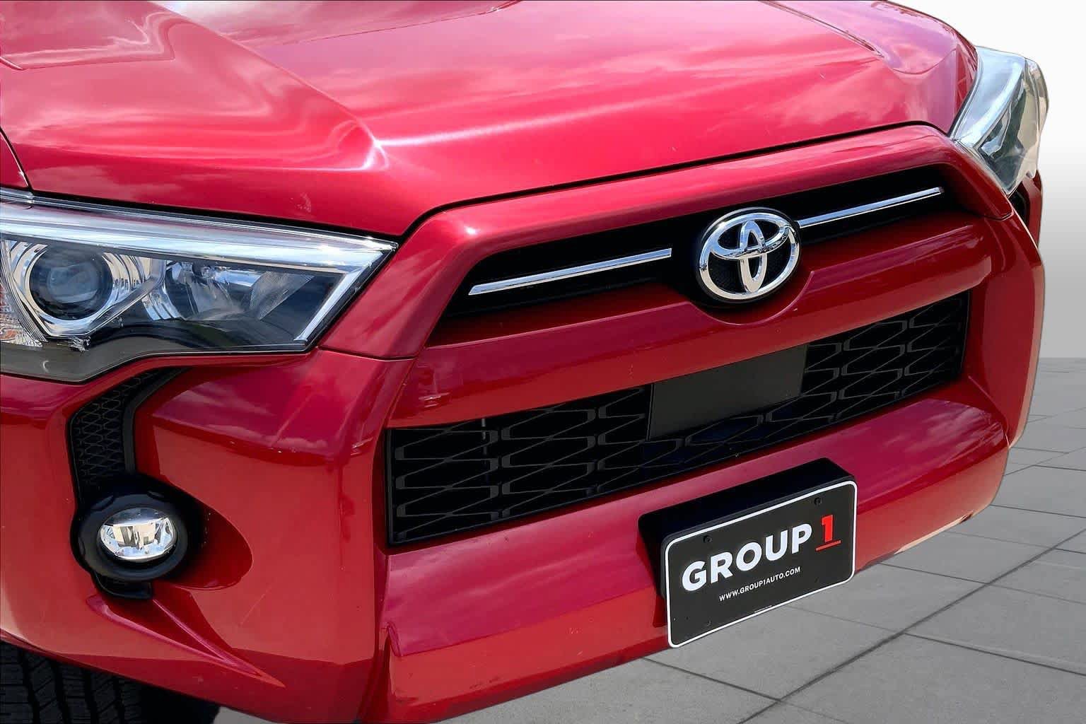 Used 2024 Toyota 4Runner SR5 AWD/4WD image 28