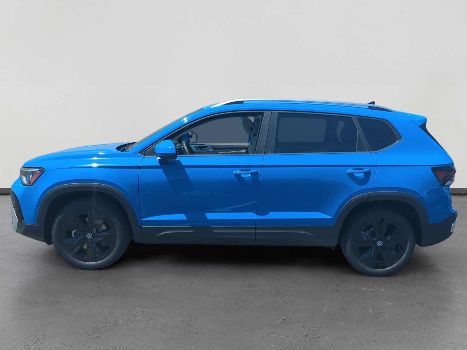 New 2025 Volkswagen Taos SE image 2