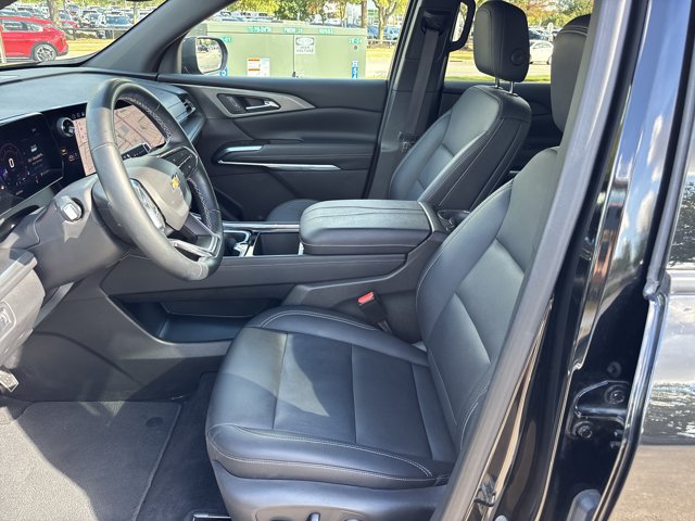 Used 2025 Chevrolet Traverse LT AWD/4WD image 16