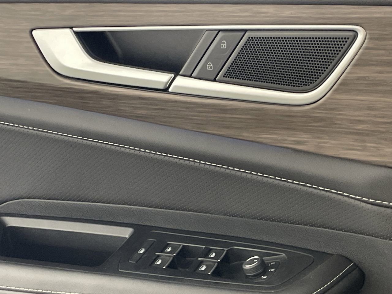 Used 2025 Volkswagen Atlas SEL image 17