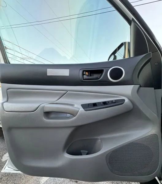 Used 2012 Toyota Tacoma PreRunner w/ TRD Off-Road Pkg RWD image 18