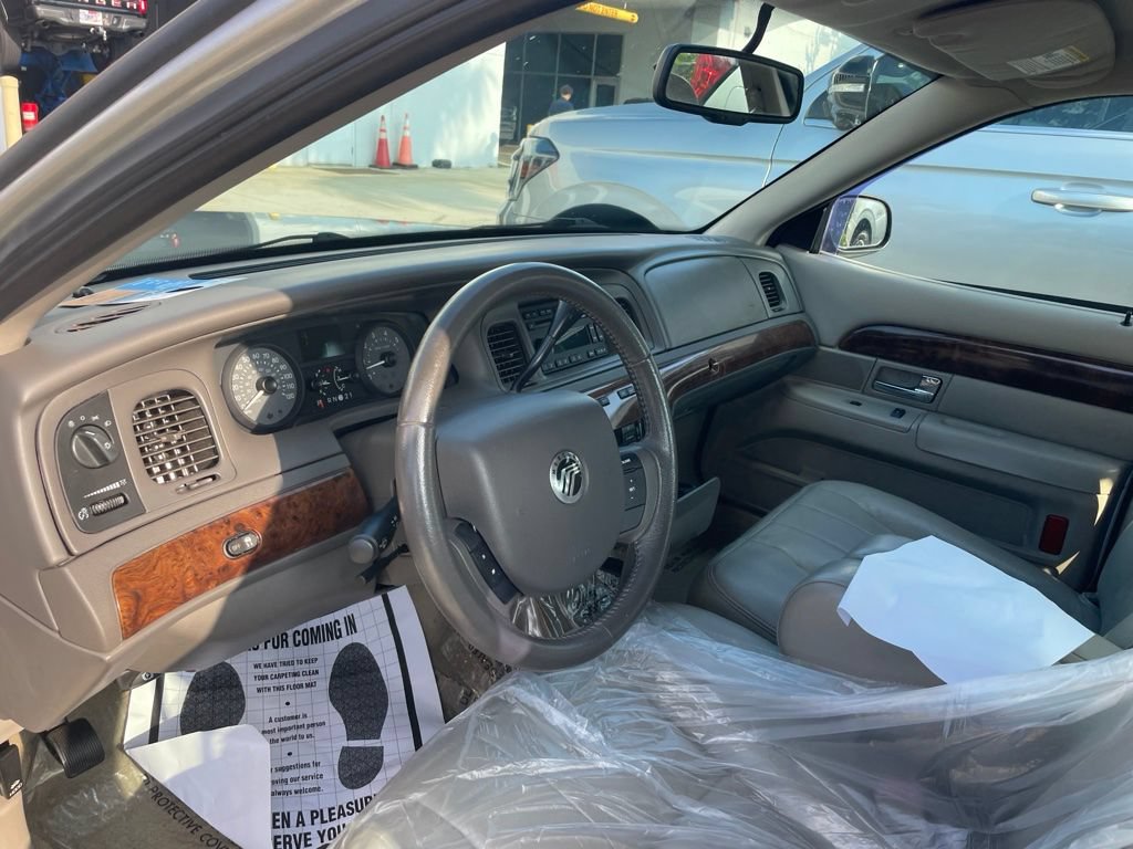 Used 2010 Mercury Grand Marquis LS RWD image 4