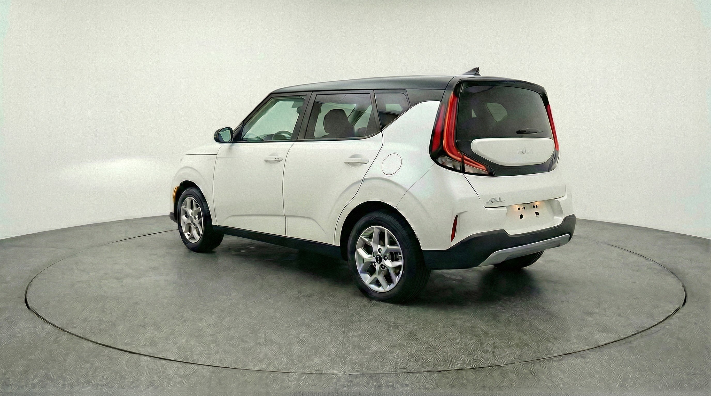 Used 2025 Kia Soul LX w/ LX Technology Package FWD image 6