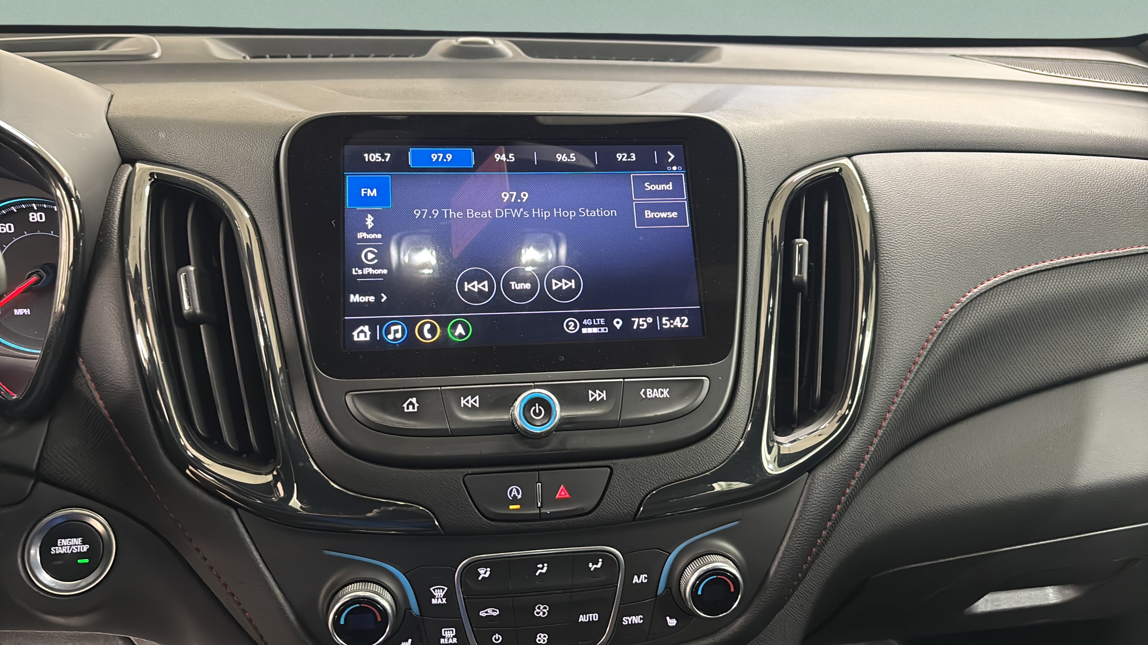 Used 2022 Chevrolet Equinox RS w/ Infotainment Package FWD image 27