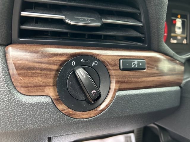 Used 2020 Volkswagen Passat 2.0T SEL image 25