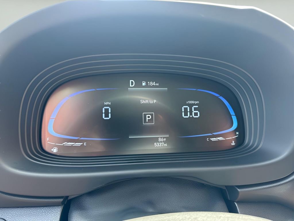 Used 2025 Hyundai Venue SEL image 29