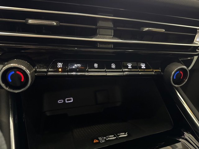 Used 2025 Chevrolet Traverse Z71 image 27