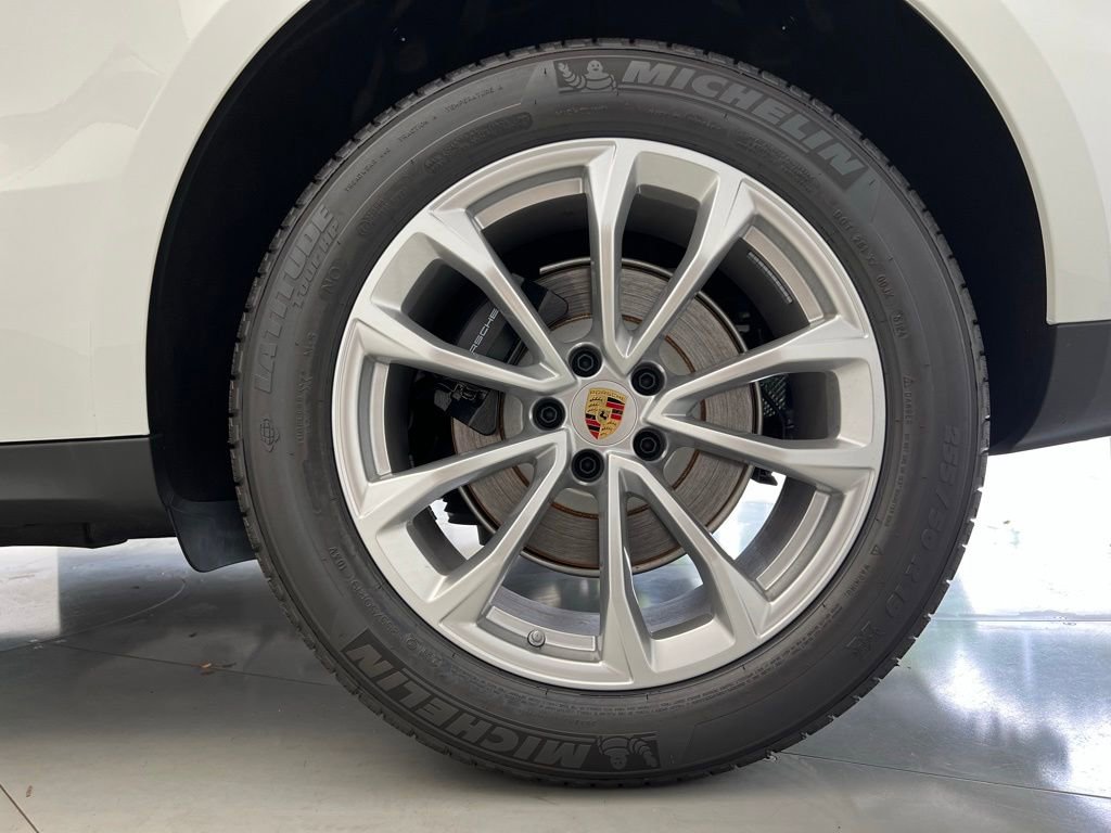 Certified 2025 Porsche Macan image 27