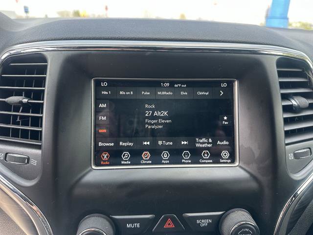 Used 2020 Jeep Grand Cherokee Laredo AWD/4WD image 35