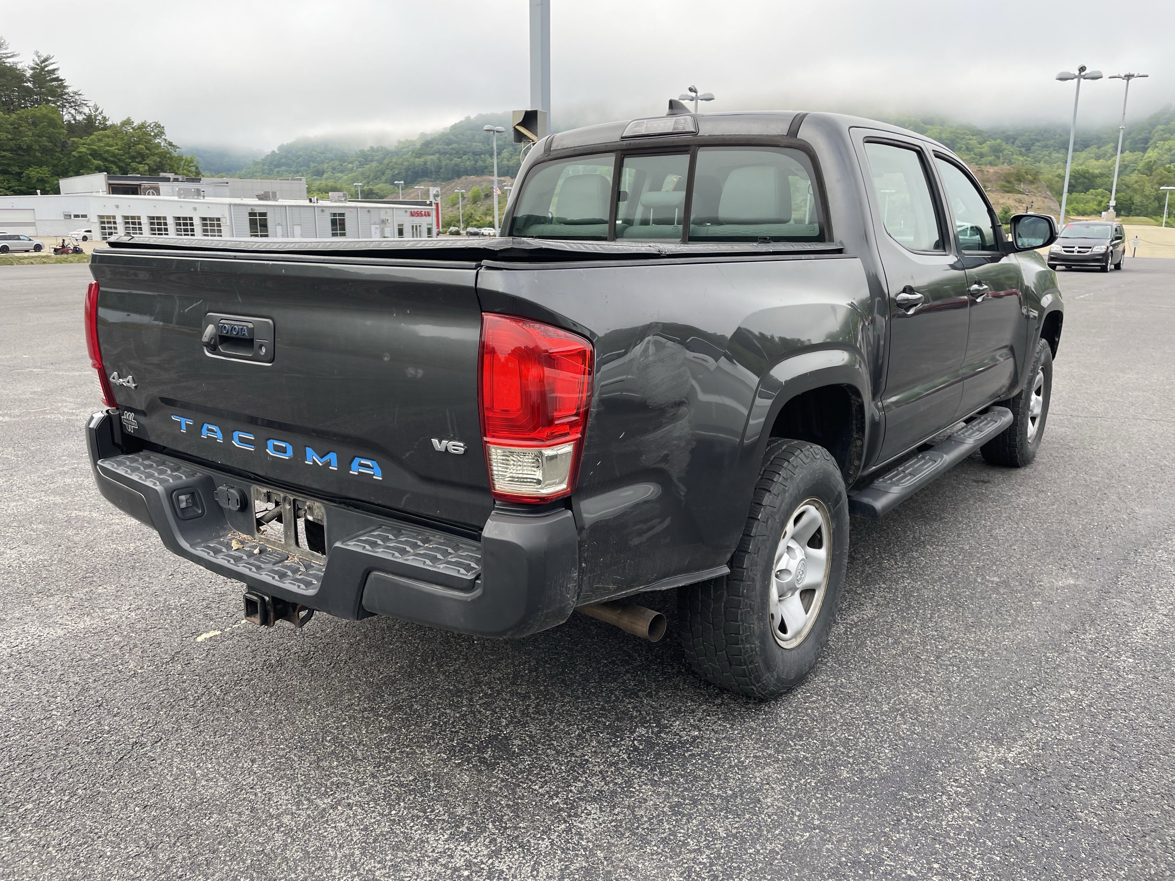 Used 2018 Toyota Tacoma SR w/ SR Convenience Package AWD/4WD image 2