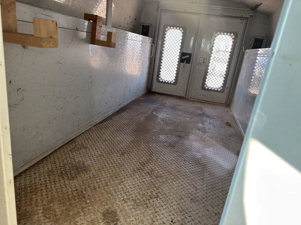 Used 2011 Chevrolet Express 3500 image 3