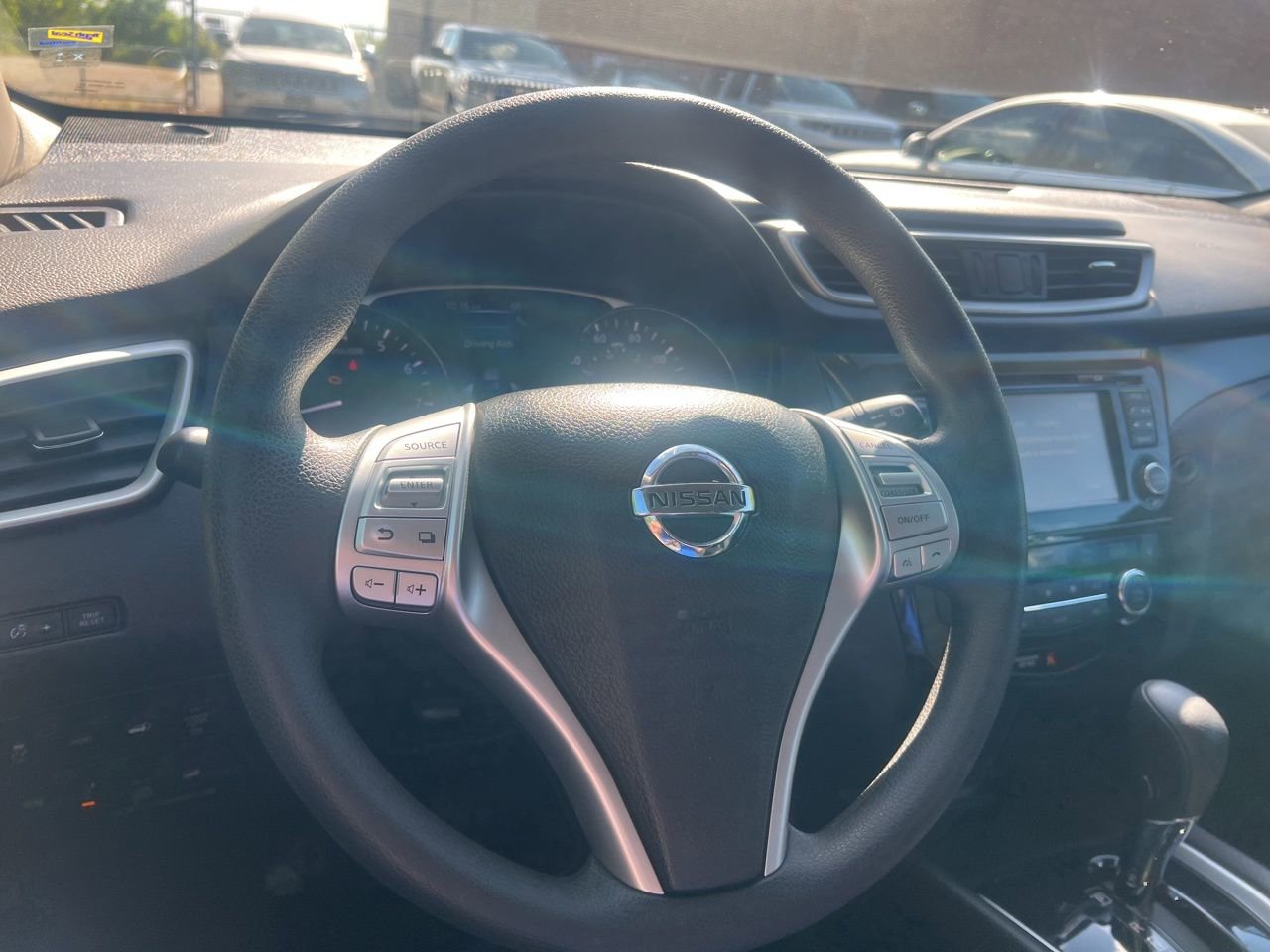 Used 2016 Nissan Rogue SV w/ SV Premium Package image 28