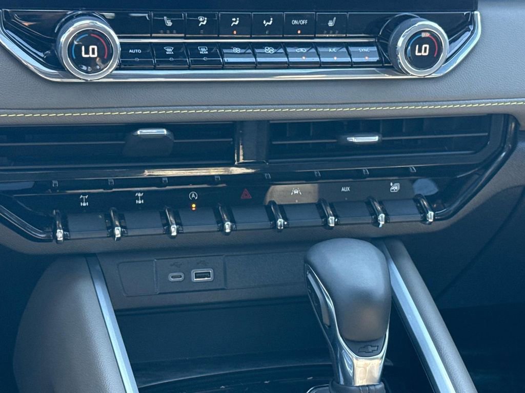 Used 2024 Chevrolet Colorado ZR2 w/ Technology Package image 18