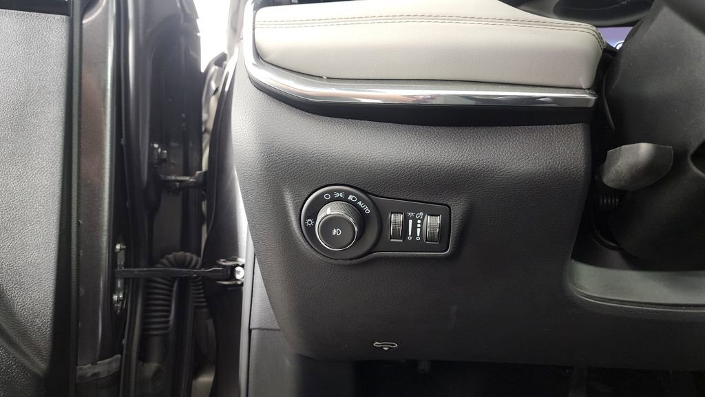 Used 2023 Jeep Compass Limited image 15