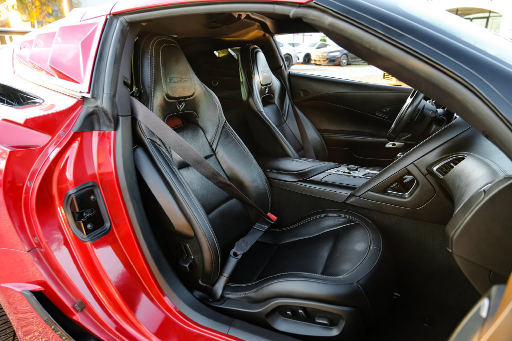 Used 2015 Chevrolet Corvette Z06 w/ 2LZ Preferred Equipment Group RWD image 32