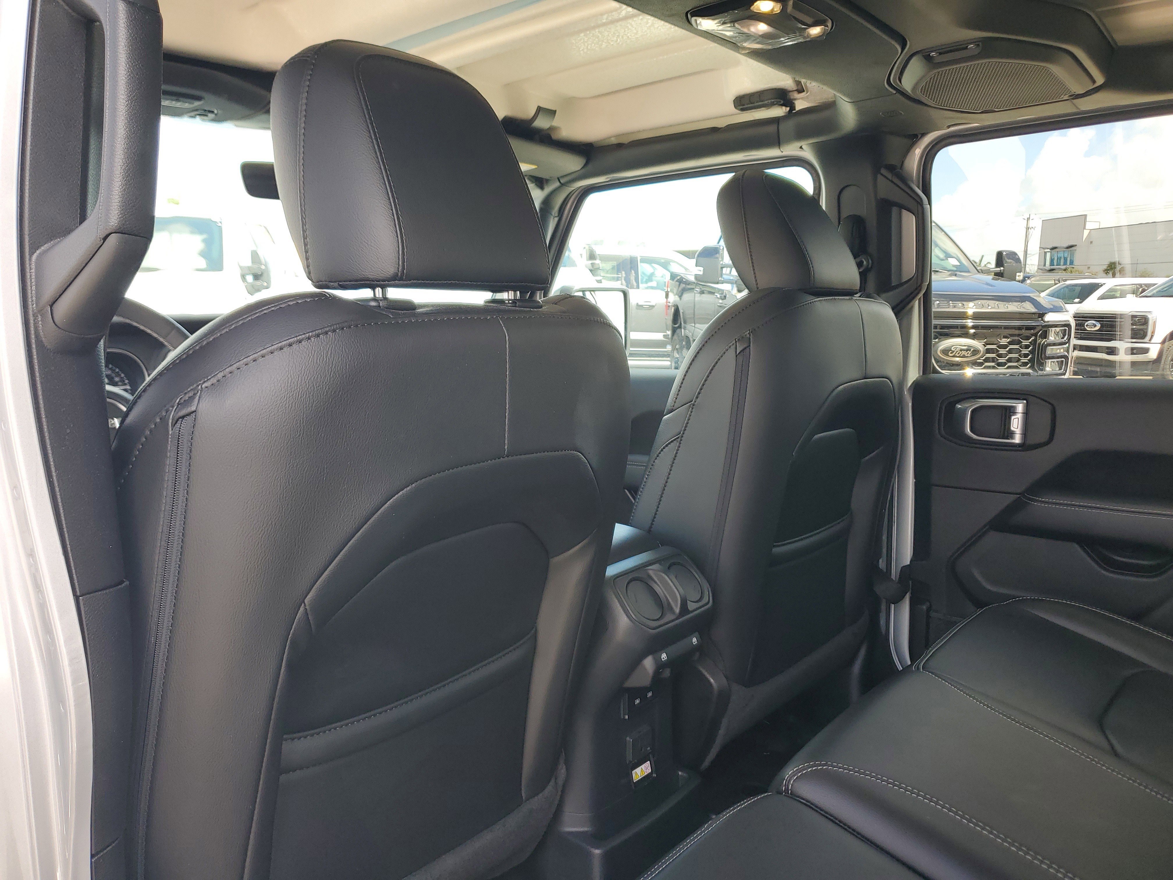 Used 2023 Jeep Wrangler Unlimited Sahara image 14