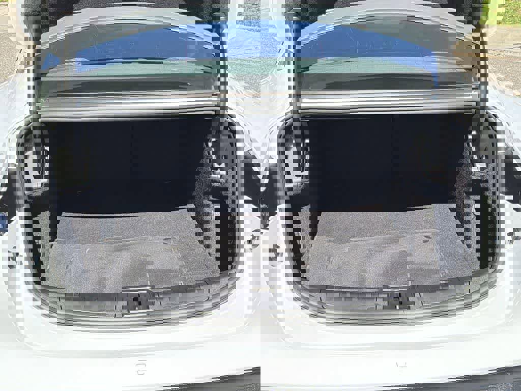 Used 2023 Porsche Taycan w/ Premium Package image 32