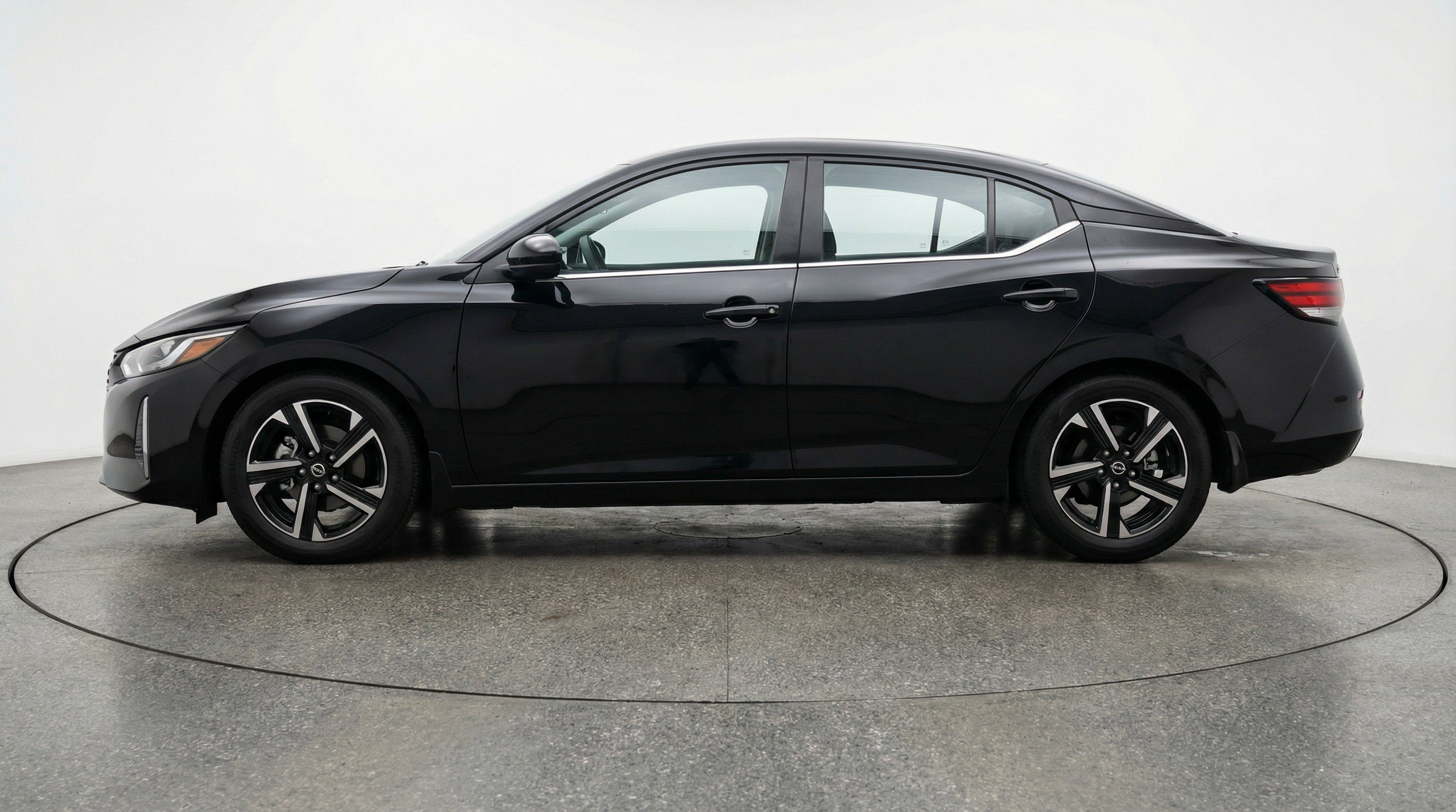 Used 2025 Nissan Sentra SV image 5