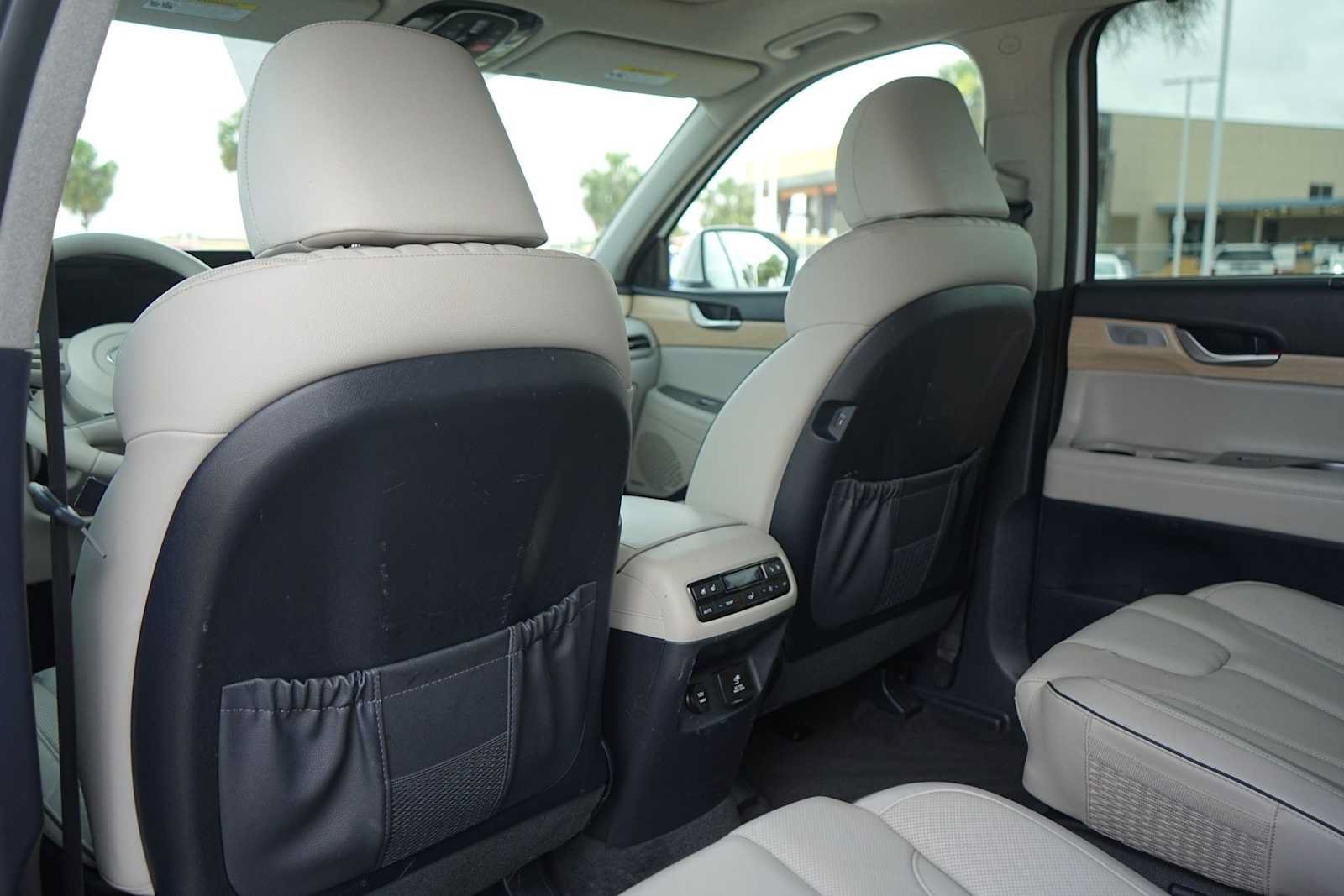 Used 2024 Hyundai Palisade Limited FWD image 13