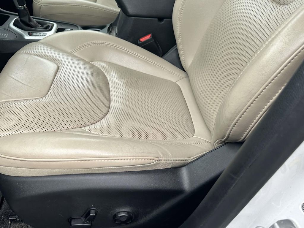 Used 2016 Jeep Cherokee Limited w/ Luxury Group image 20