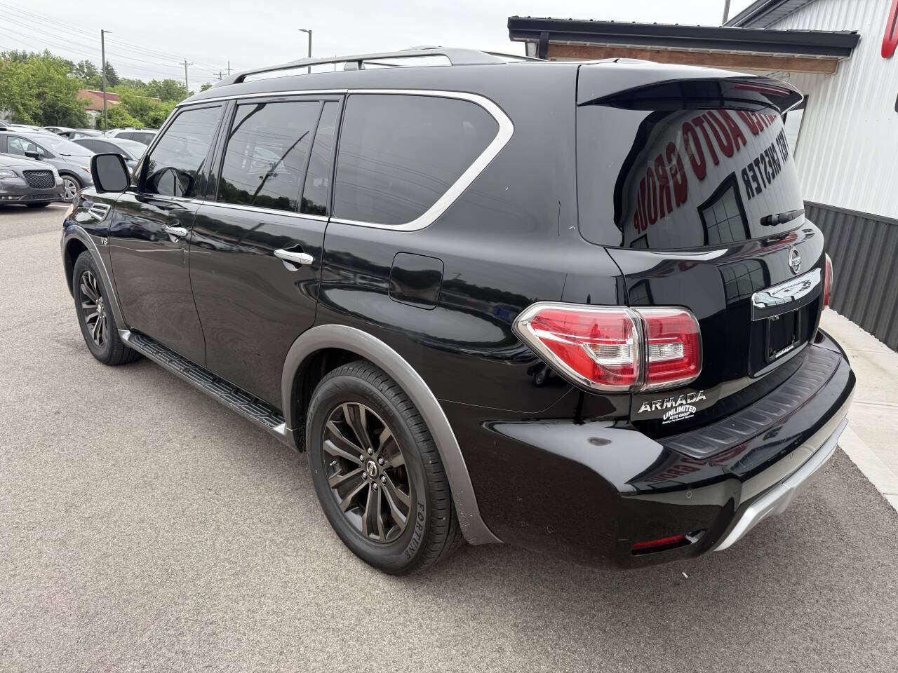 Used 2017 Nissan Armada Platinum w/ Interior Lighting Package AWD/4WD image 11