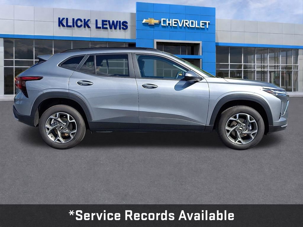 Used 2025 Chevrolet Trax LT w/ LT Convenience Package FWD image 9